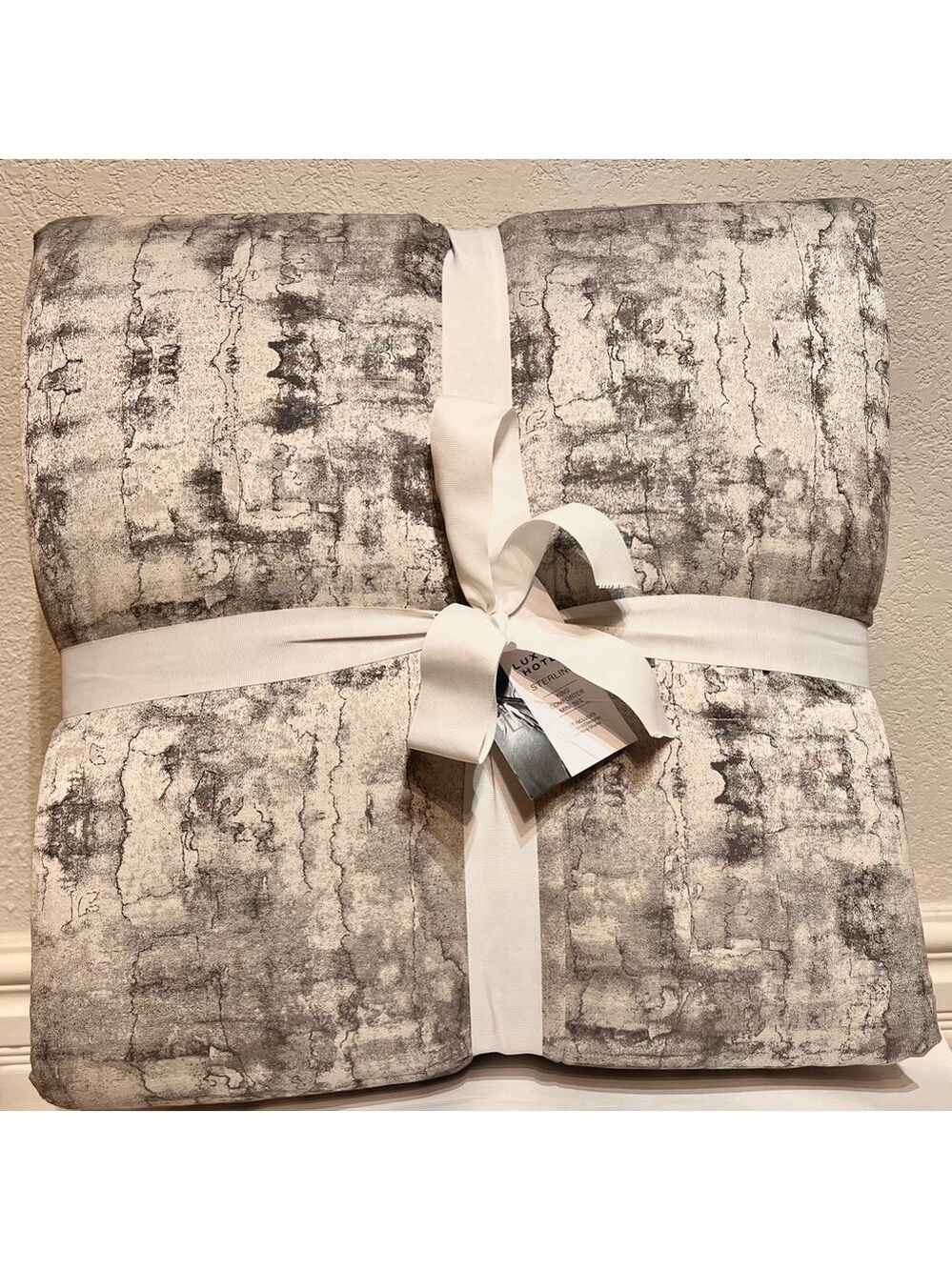 NWT $329 Luxury Hotel “Sterling” King Comforter Mini Set - Picture 7 of 10